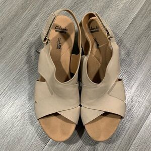 Clarks Annadel Eirwyn Natural Criss-Cross Leather Wedge Sandals size 11